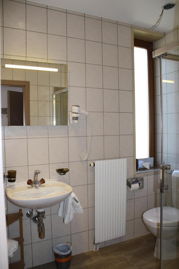 Hotel De La Gare Monthey Eksteriør billede